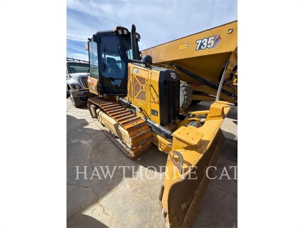 CAT D2 بلدوزرات مجنزرة