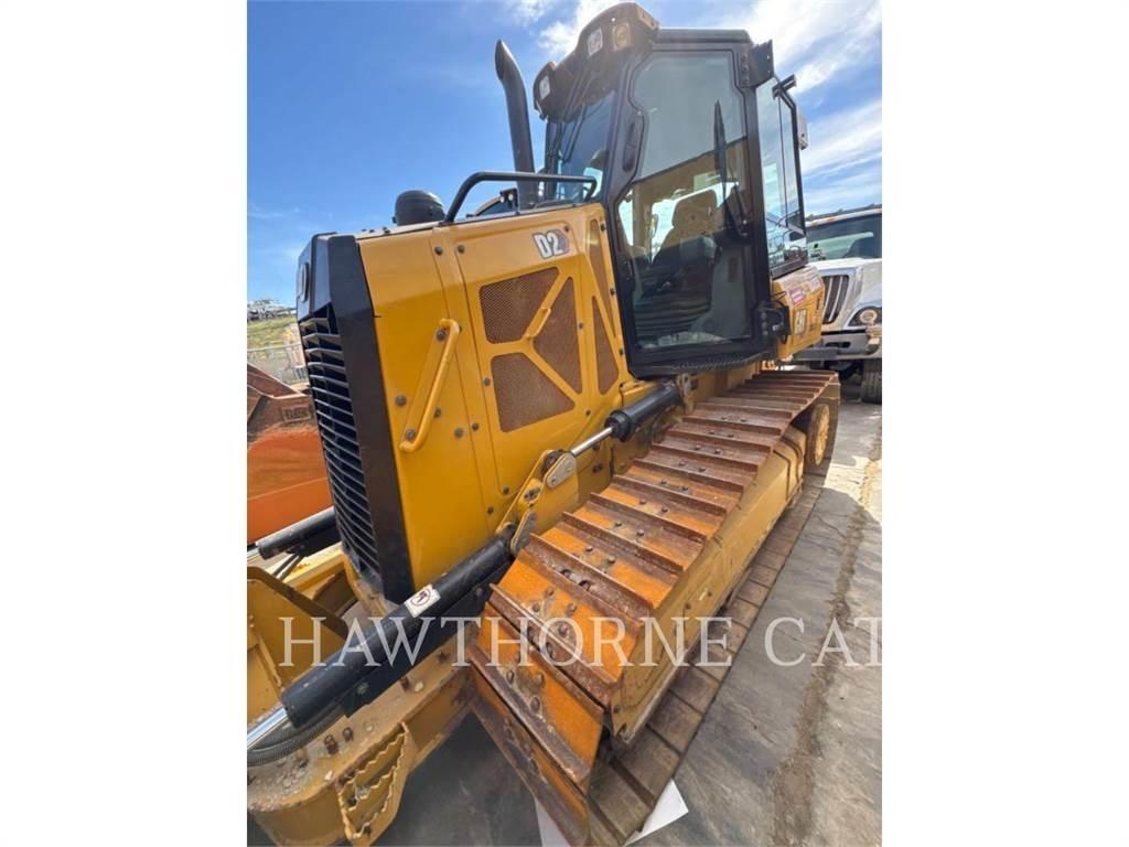 CAT D2 بلدوزرات مجنزرة