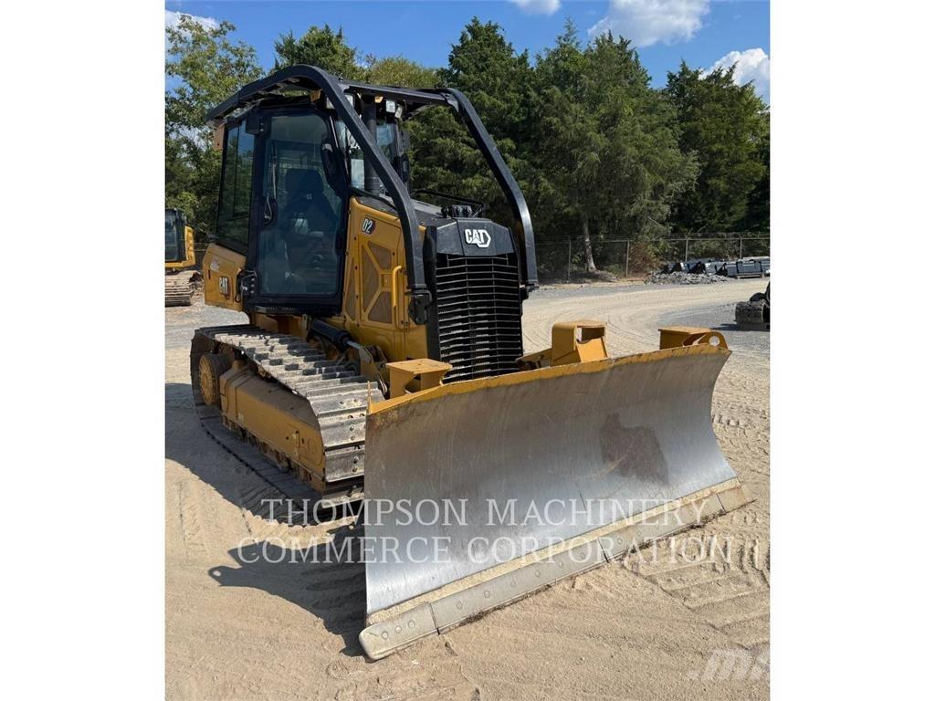 CAT D2-12 بلدوزرات مجنزرة