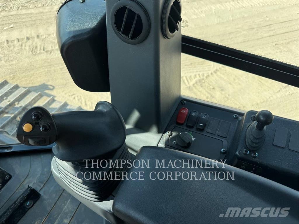 CAT D2-12 بلدوزرات مجنزرة