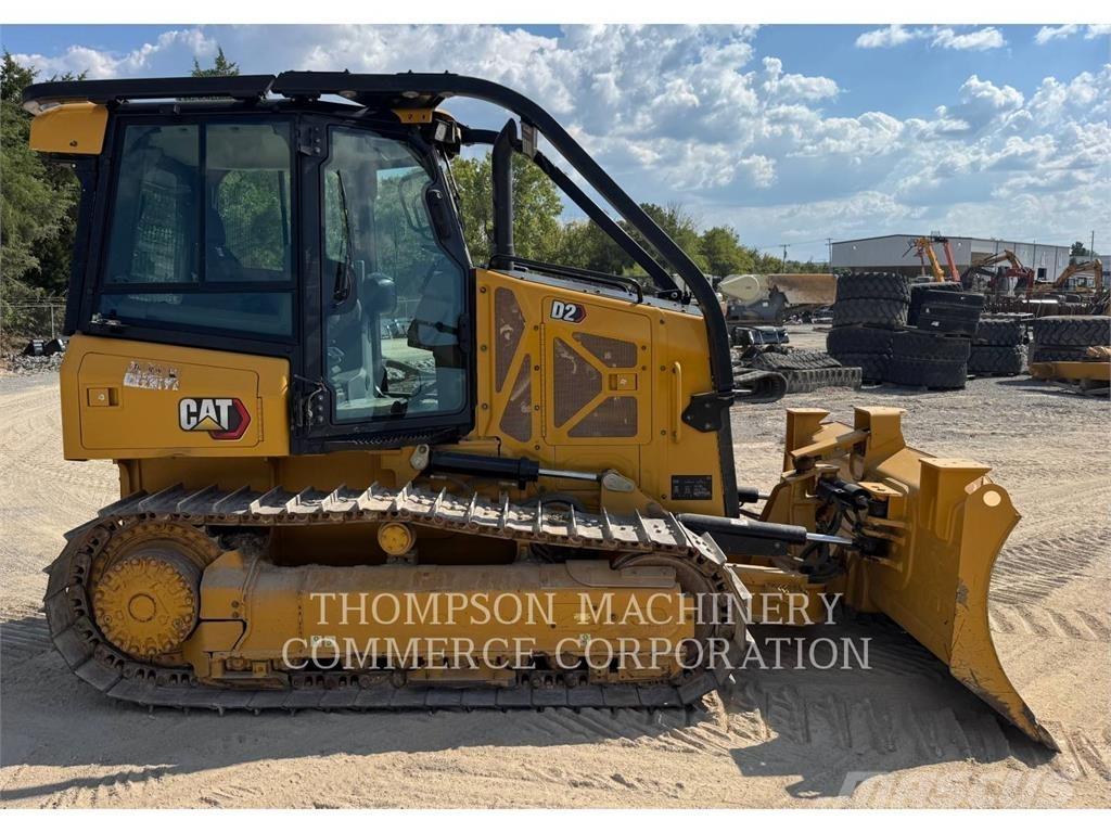 CAT D2-12 بلدوزرات مجنزرة