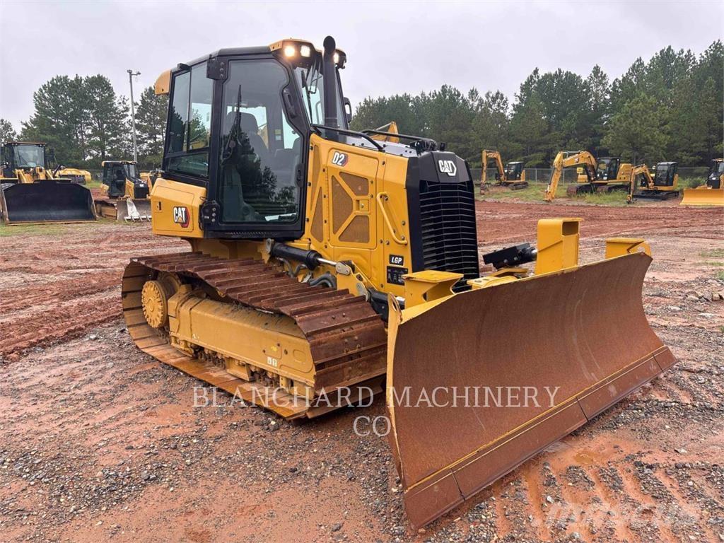 CAT D2 LGP بلدوزرات مجنزرة