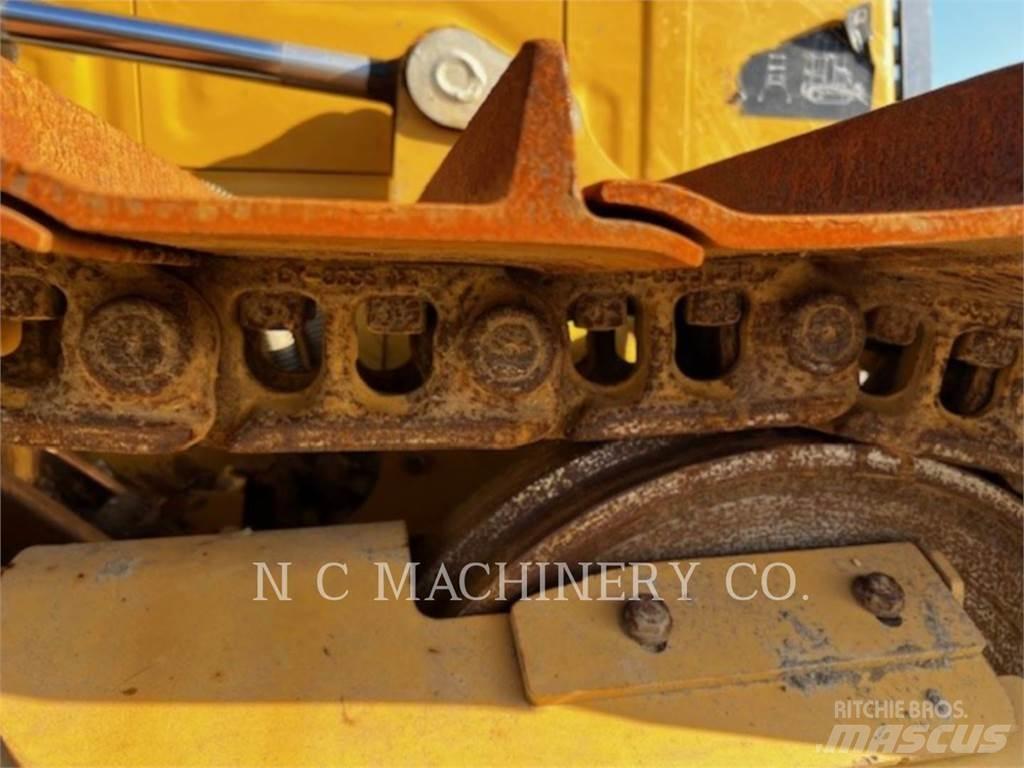 CAT D2 XLCN بلدوزرات مجنزرة