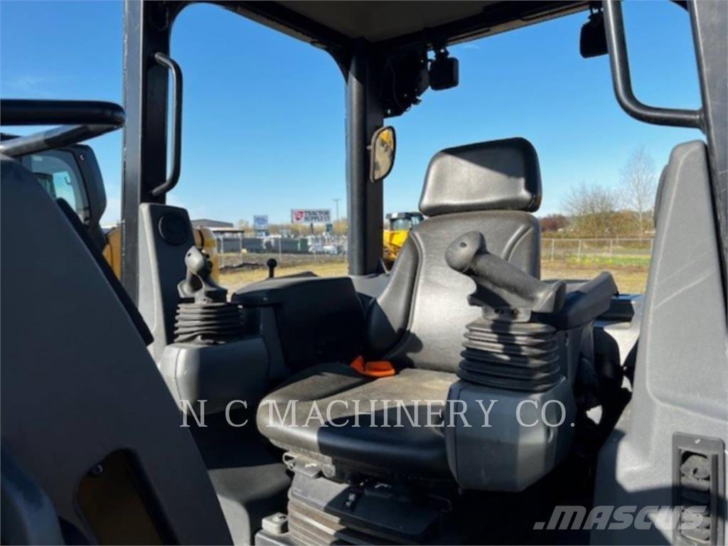 CAT D2 XLCN بلدوزرات مجنزرة