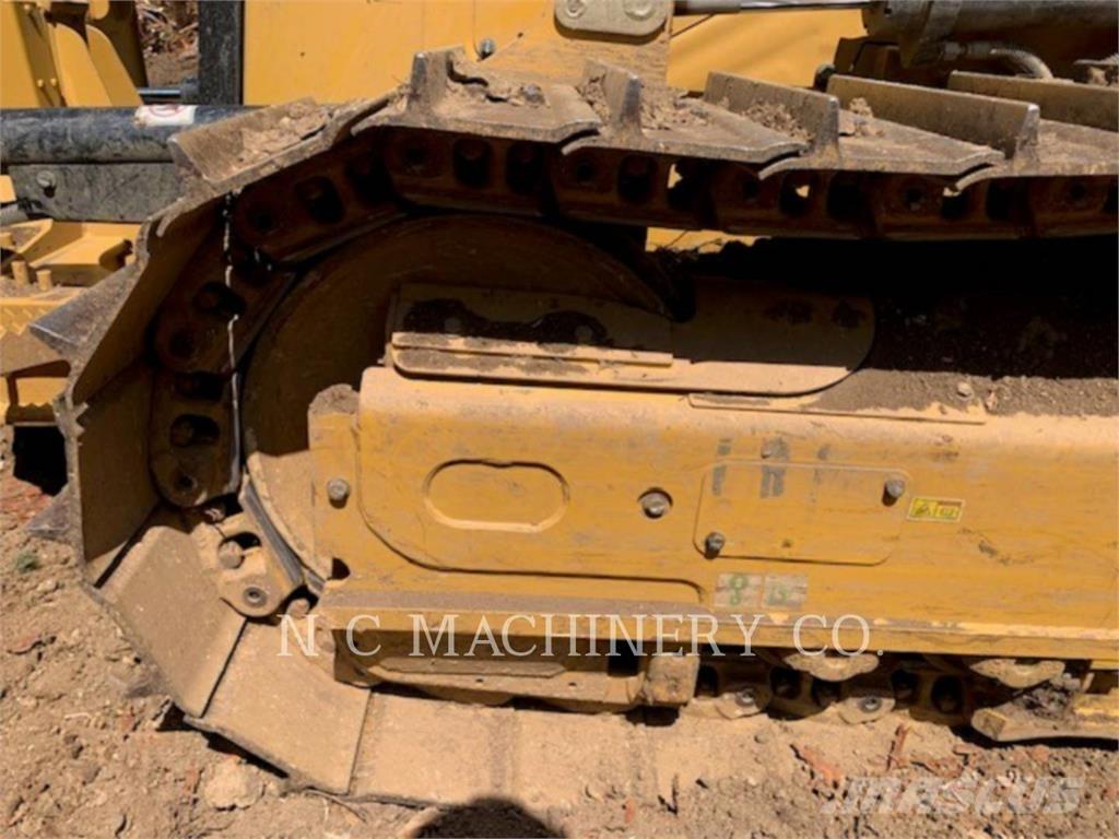 CAT D3 بلدوزرات مجنزرة