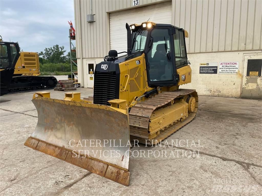 CAT D3 بلدوزرات مجنزرة