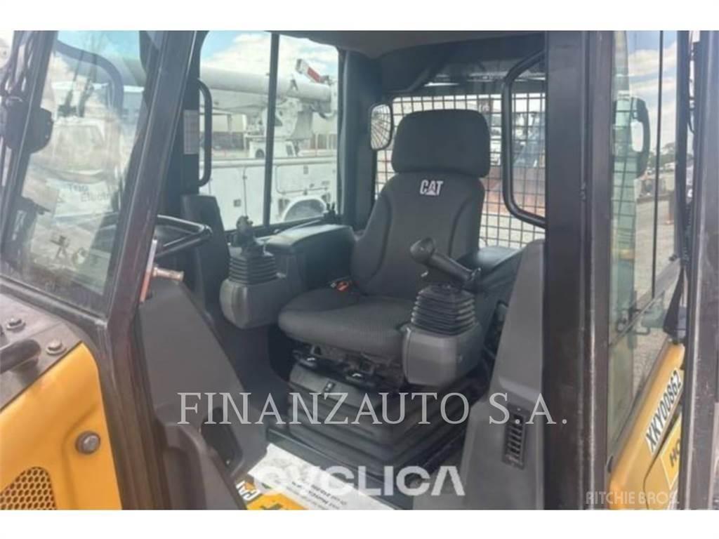 CAT D3 بلدوزرات مجنزرة