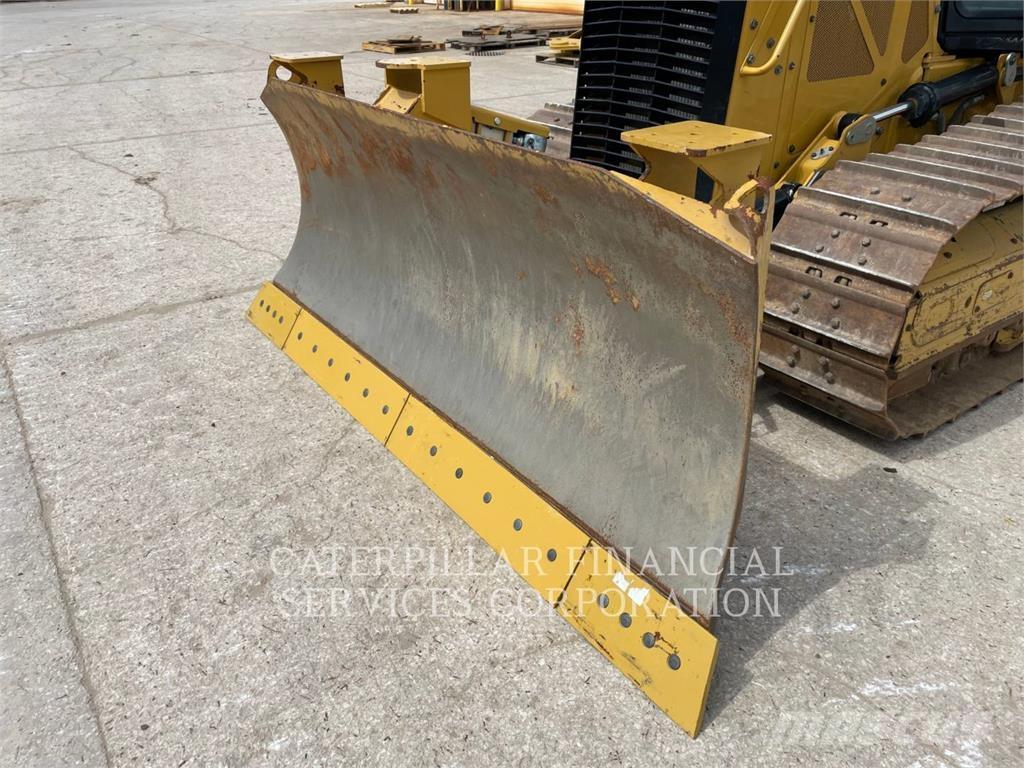 CAT D3 بلدوزرات مجنزرة