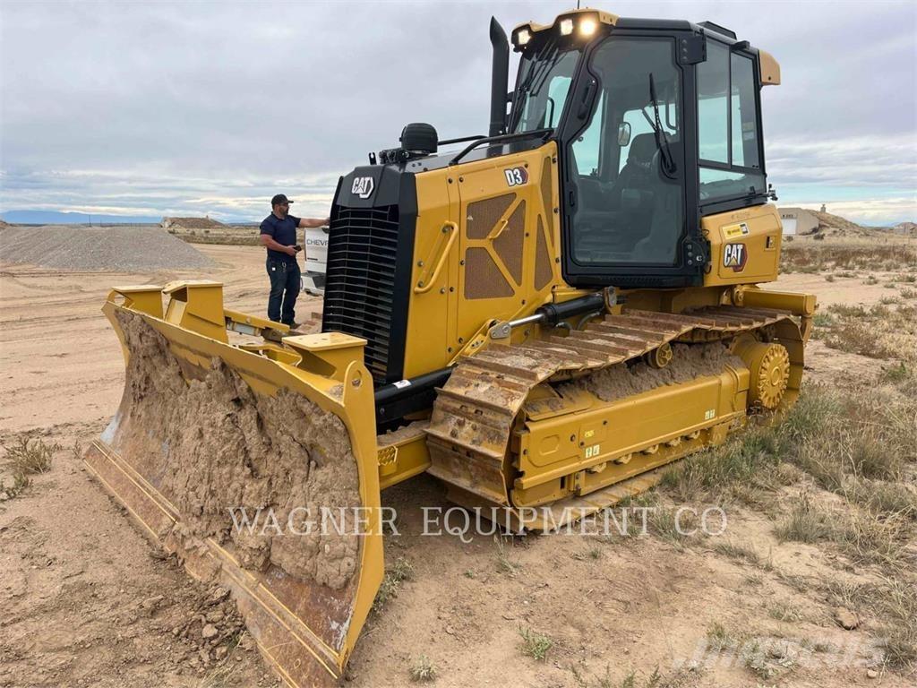 CAT D3 بلدوزرات مجنزرة