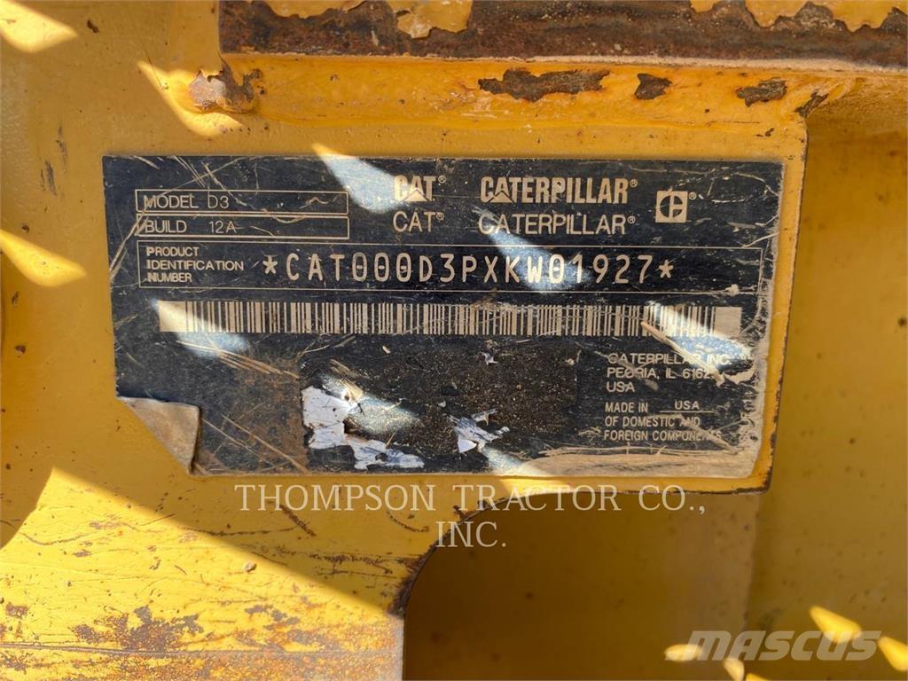 CAT D3 بلدوزرات مجنزرة