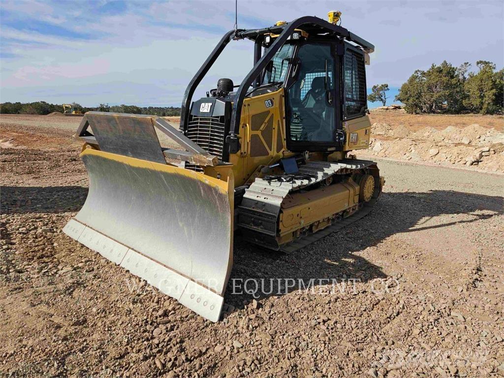 CAT D3 بلدوزرات مجنزرة