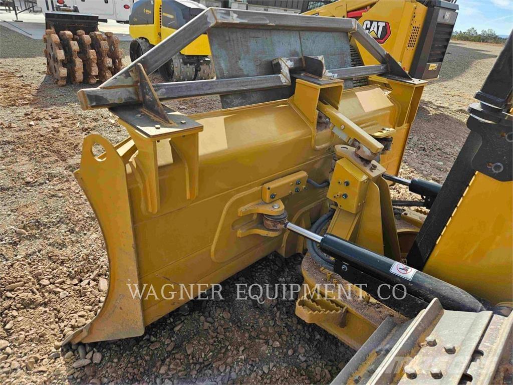 CAT D3 بلدوزرات مجنزرة