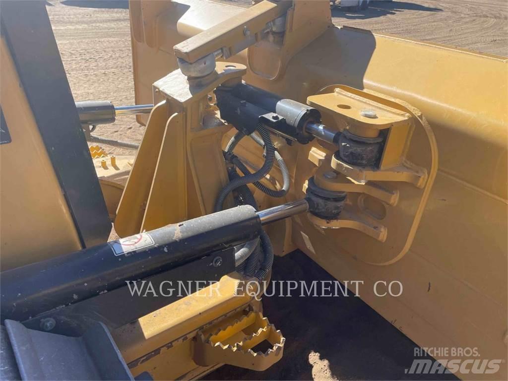 CAT D3 بلدوزرات مجنزرة