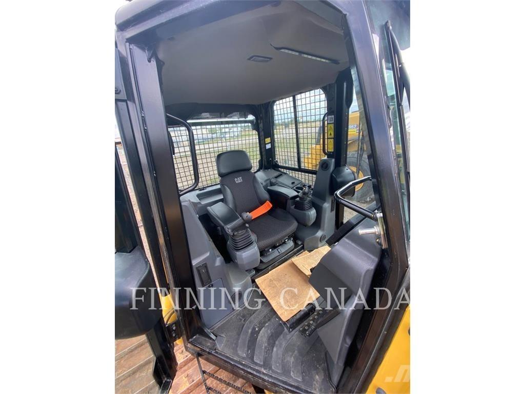 CAT D3-12 بلدوزرات مجنزرة