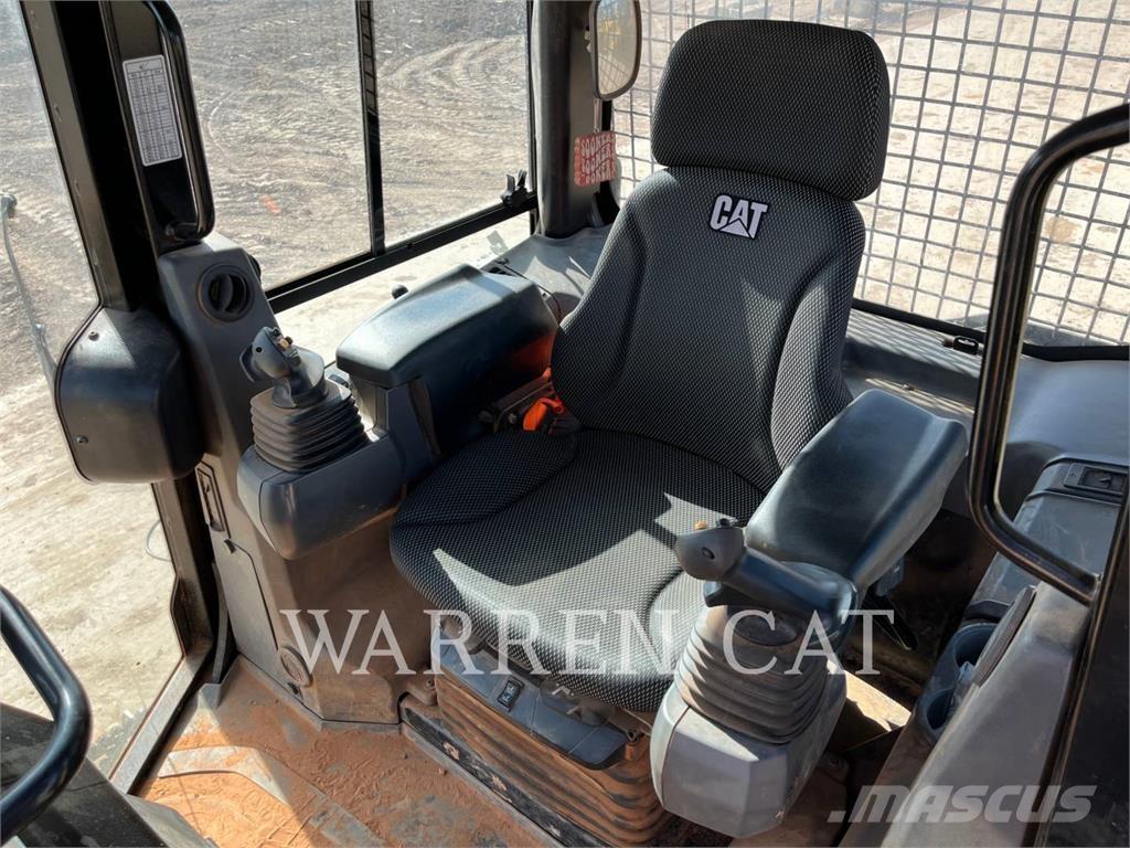 CAT D3 ARO بلدوزرات مجنزرة