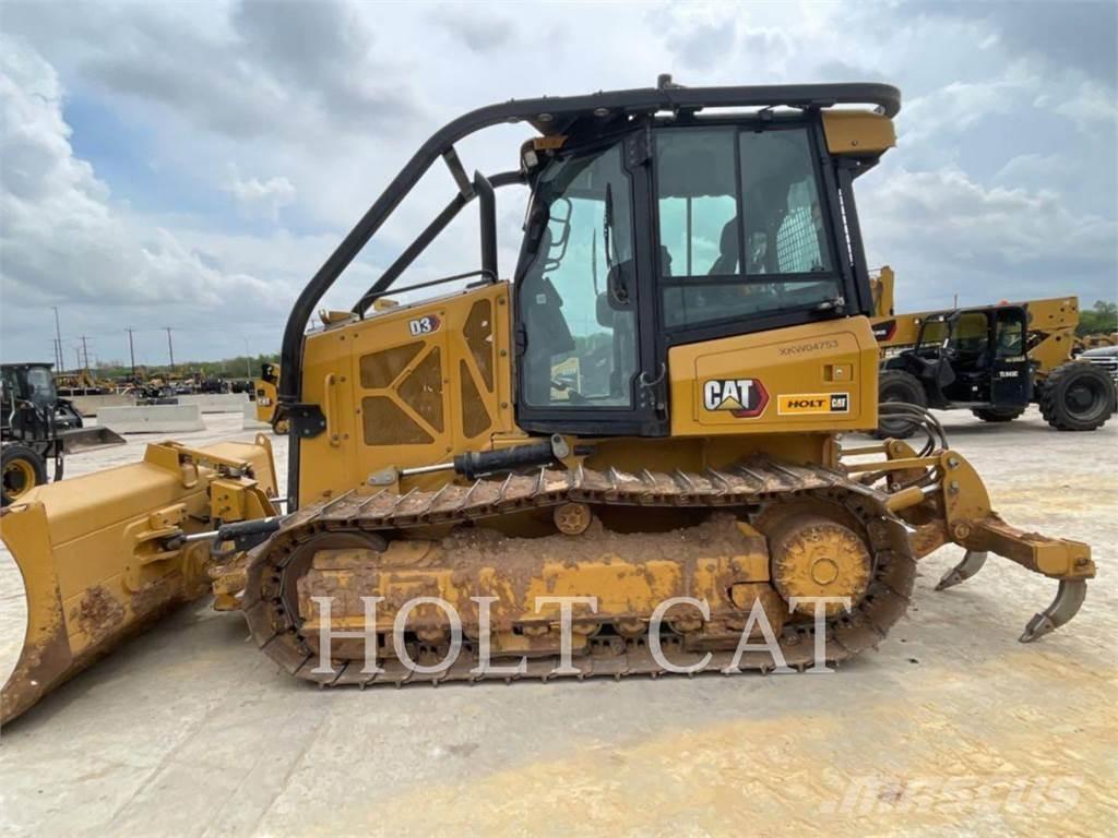 CAT D3 CAB3 بلدوزرات مجنزرة