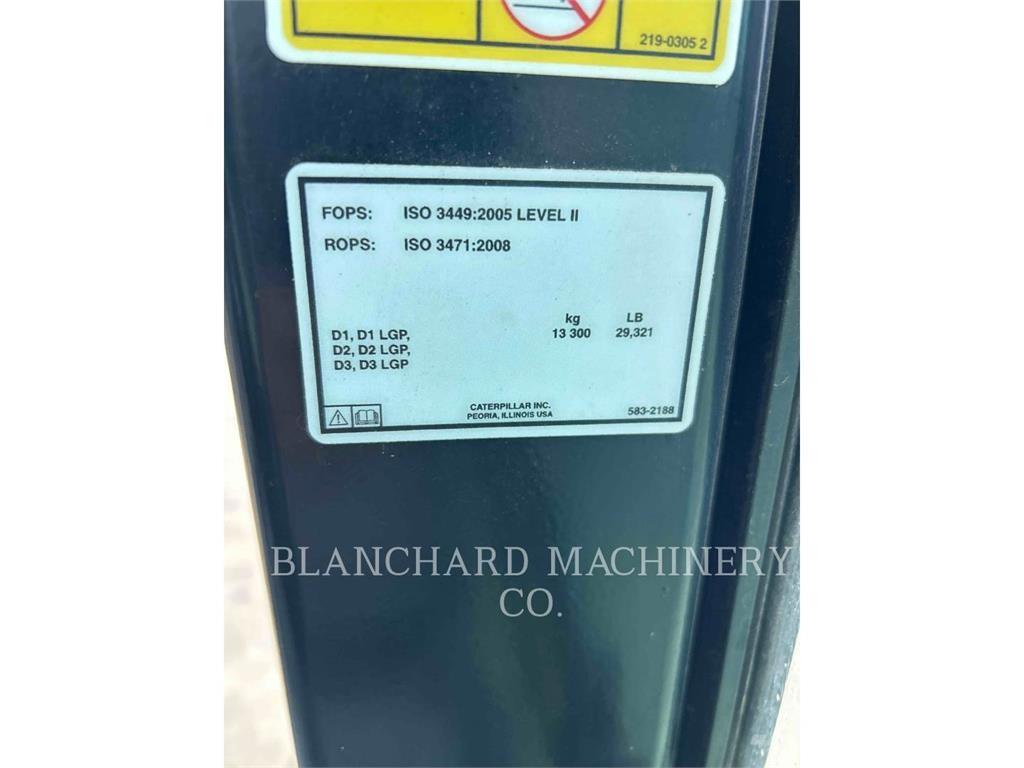 CAT D3 LGP بلدوزرات مجنزرة