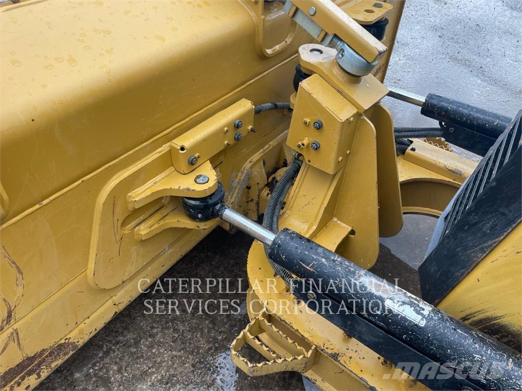 CAT D312 بلدوزرات مجنزرة