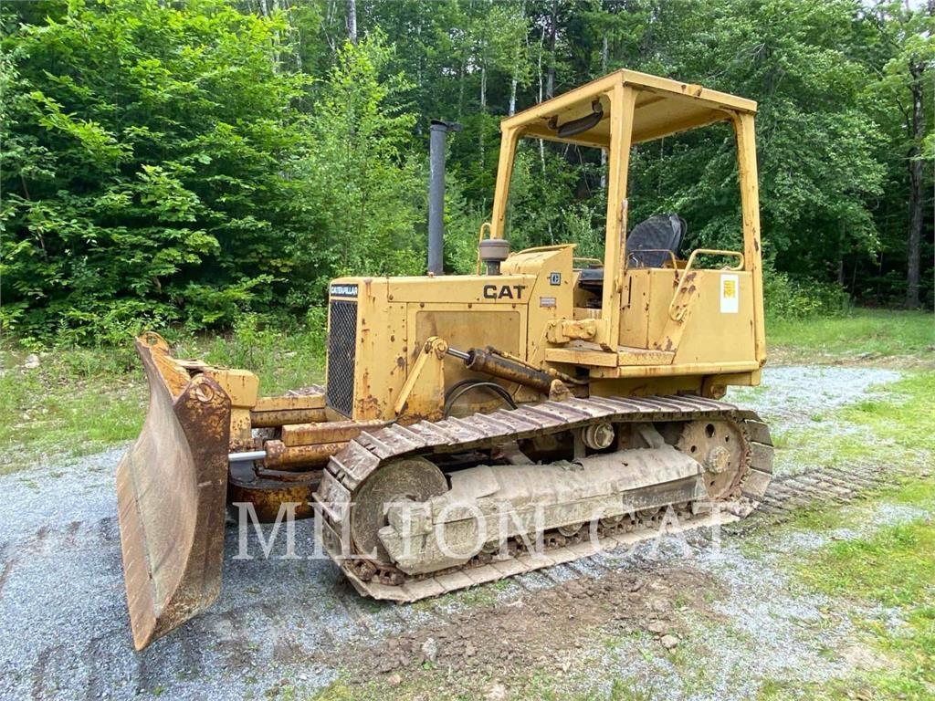 CAT D3B بلدوزرات مجنزرة