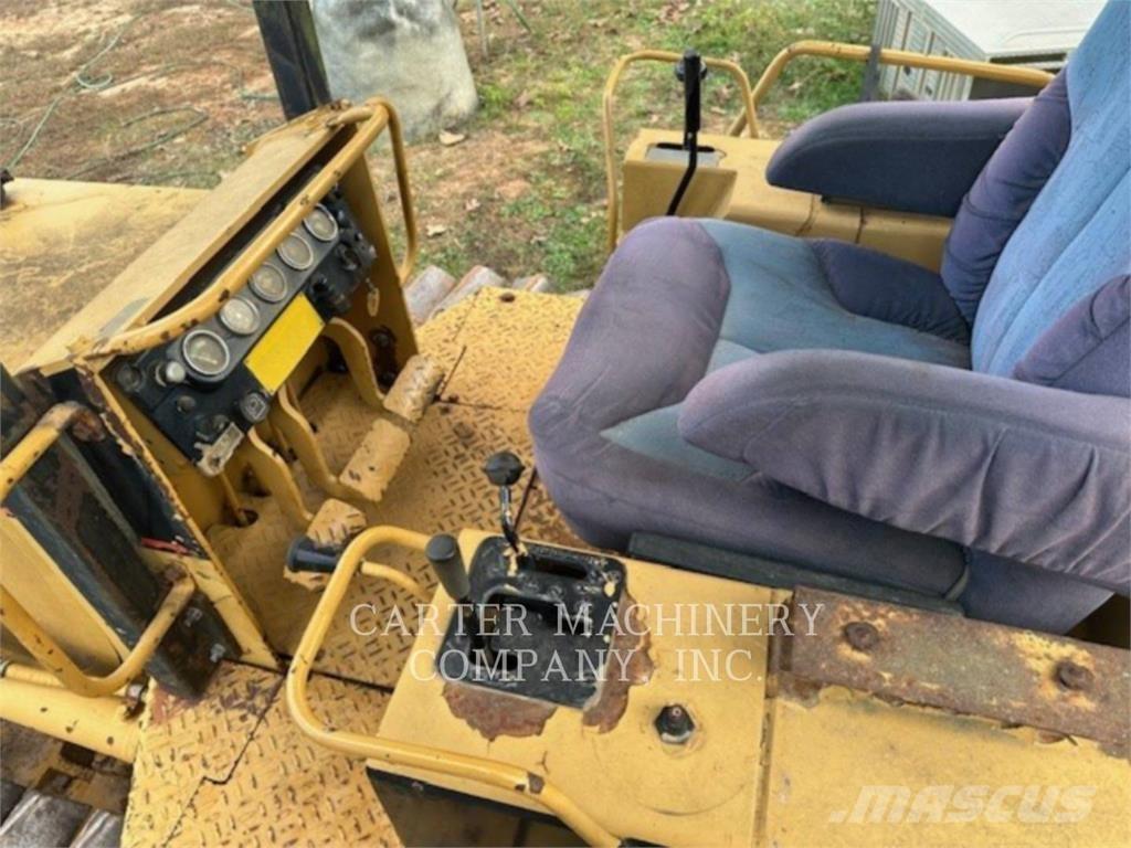 CAT D3BLGP بلدوزرات مجنزرة