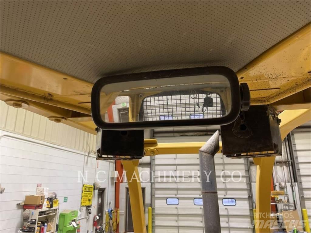 CAT D3G XLCN بلدوزرات مجنزرة