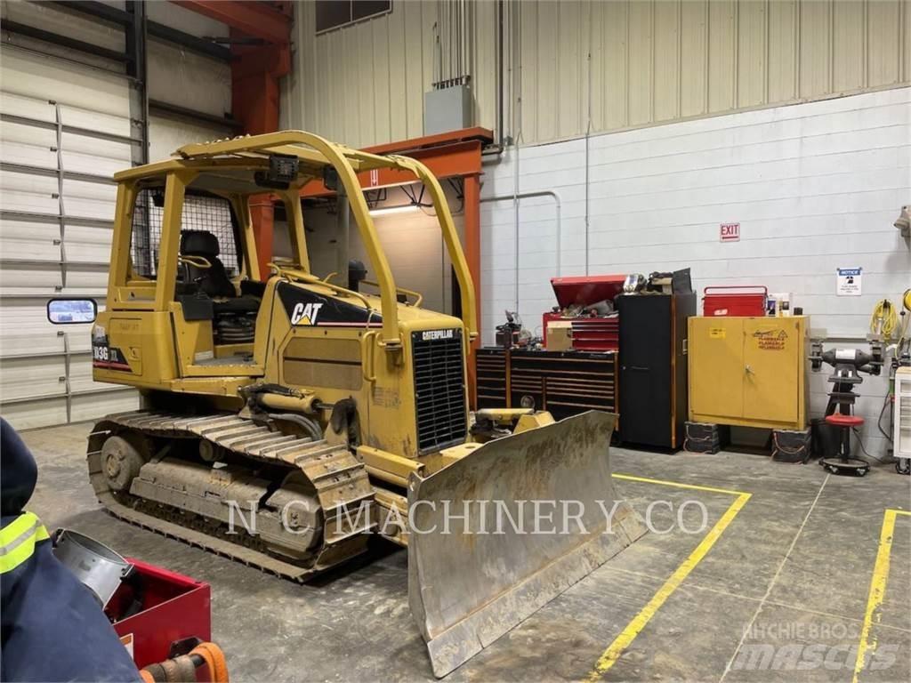 CAT D3G XLCN بلدوزرات مجنزرة