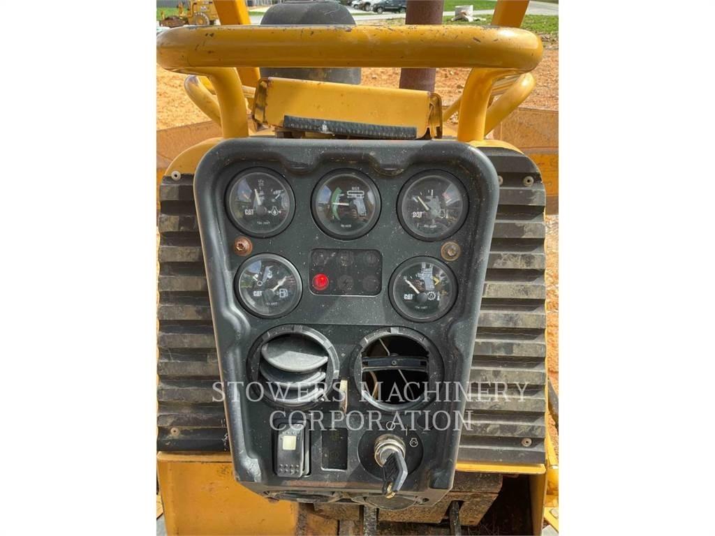 CAT D3GLGP بلدوزرات مجنزرة