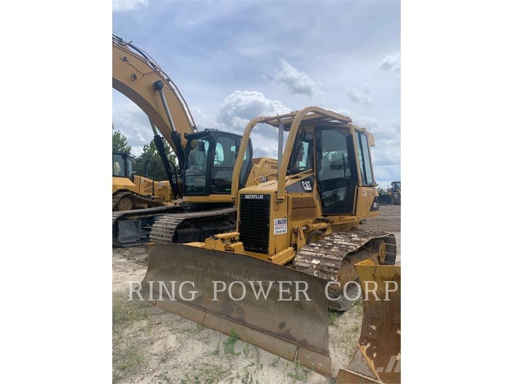 CAT D3GLGP بلدوزرات مجنزرة