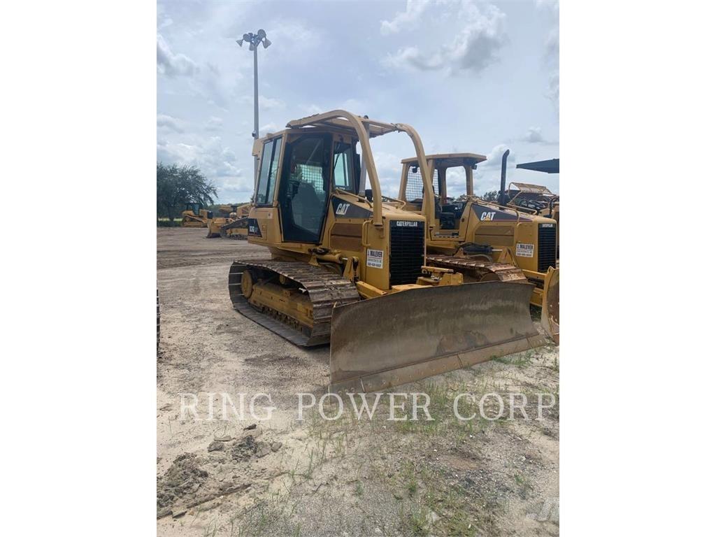 CAT D3GLGP بلدوزرات مجنزرة