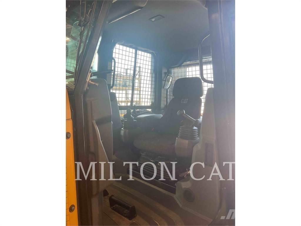 CAT D3K 2 XL بلدوزرات مجنزرة