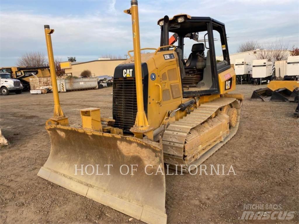 CAT D3K2 بلدوزرات مجنزرة