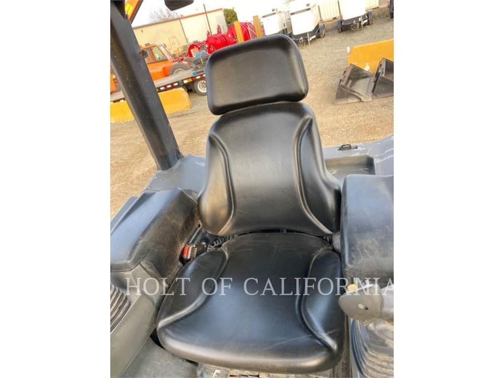 CAT D3K2 بلدوزرات مجنزرة