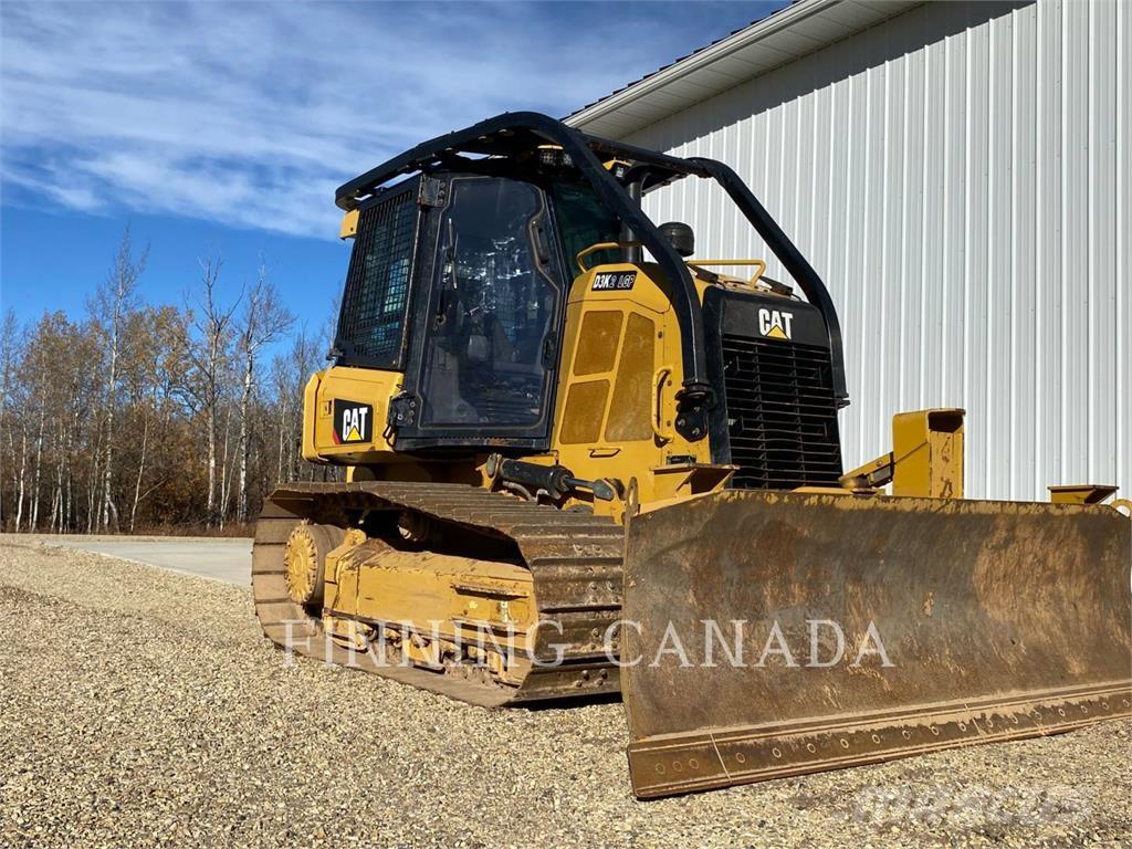 CAT D3K2 بلدوزرات مجنزرة