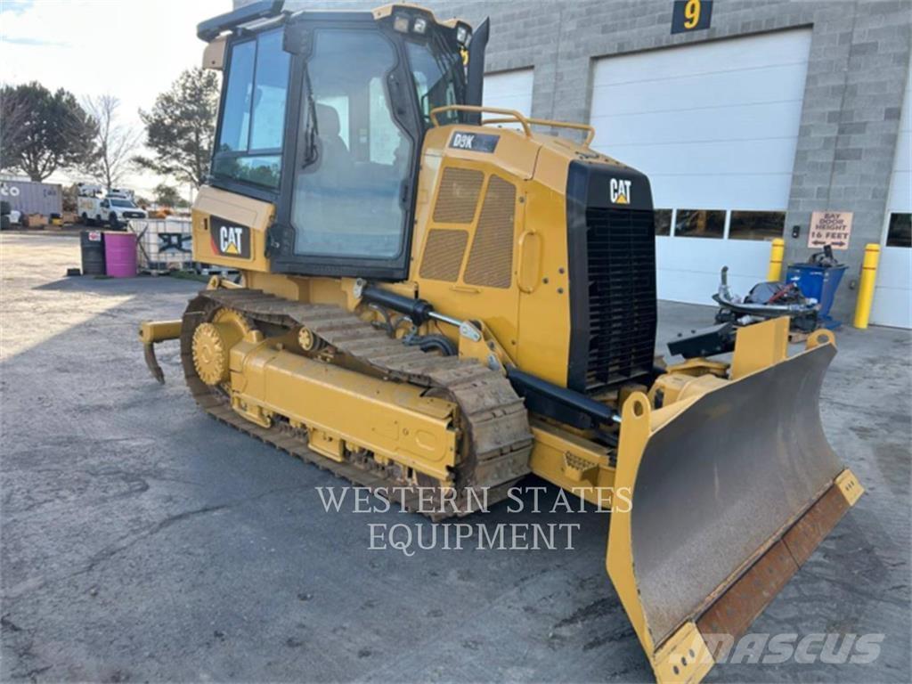 CAT D3K2 بلدوزرات مجنزرة