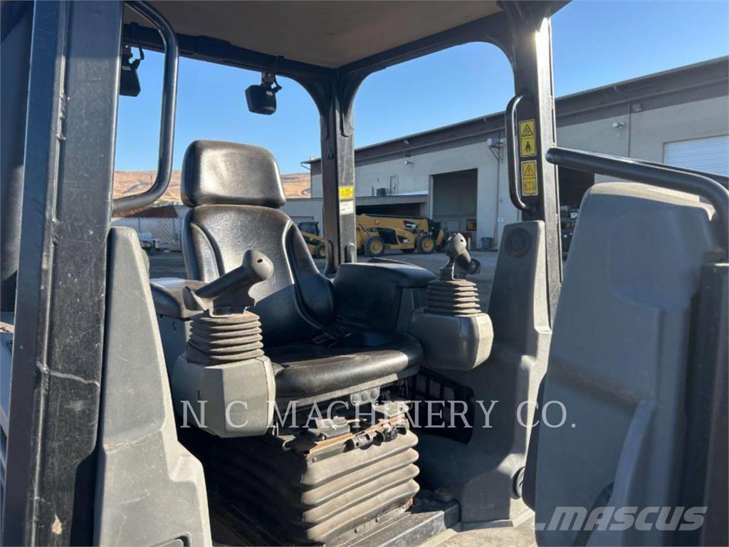 CAT D3K2 XLCN بلدوزرات مجنزرة