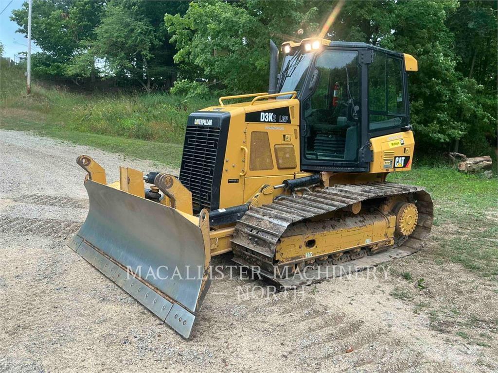 CAT D3K2L A بلدوزرات مجنزرة