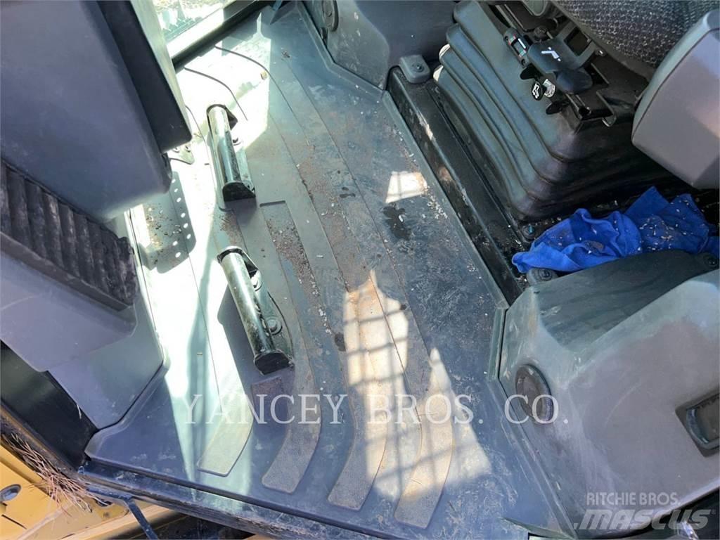 CAT D3K2LGP بلدوزرات مجنزرة