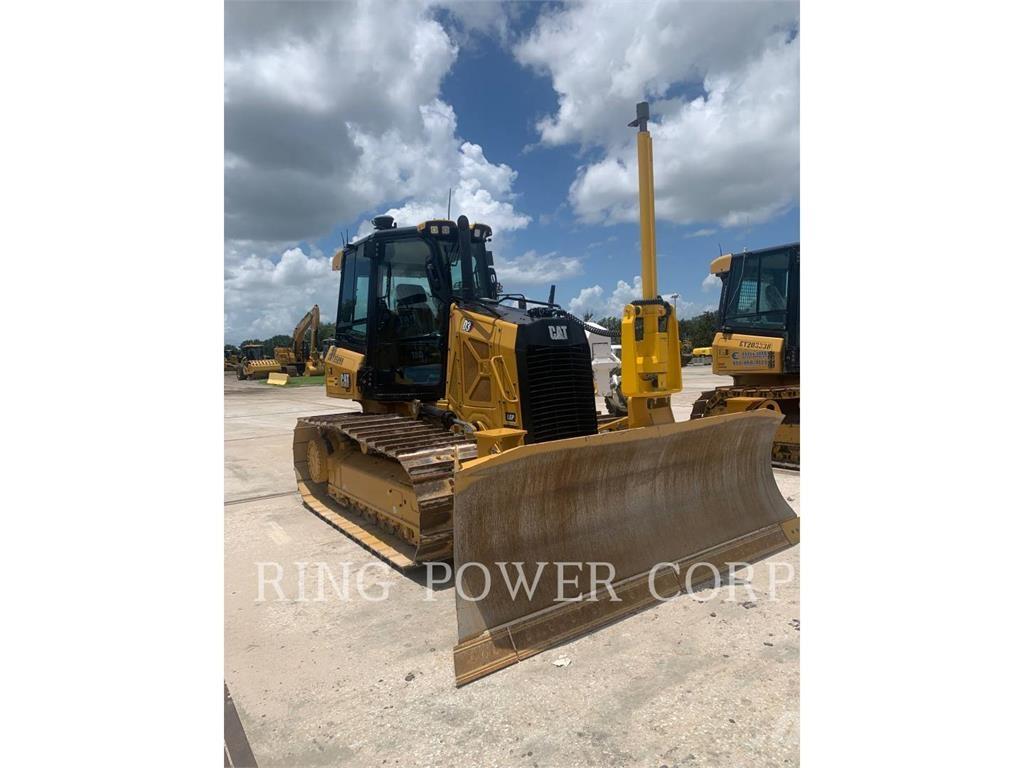 CAT D3LGPEW بلدوزرات مجنزرة