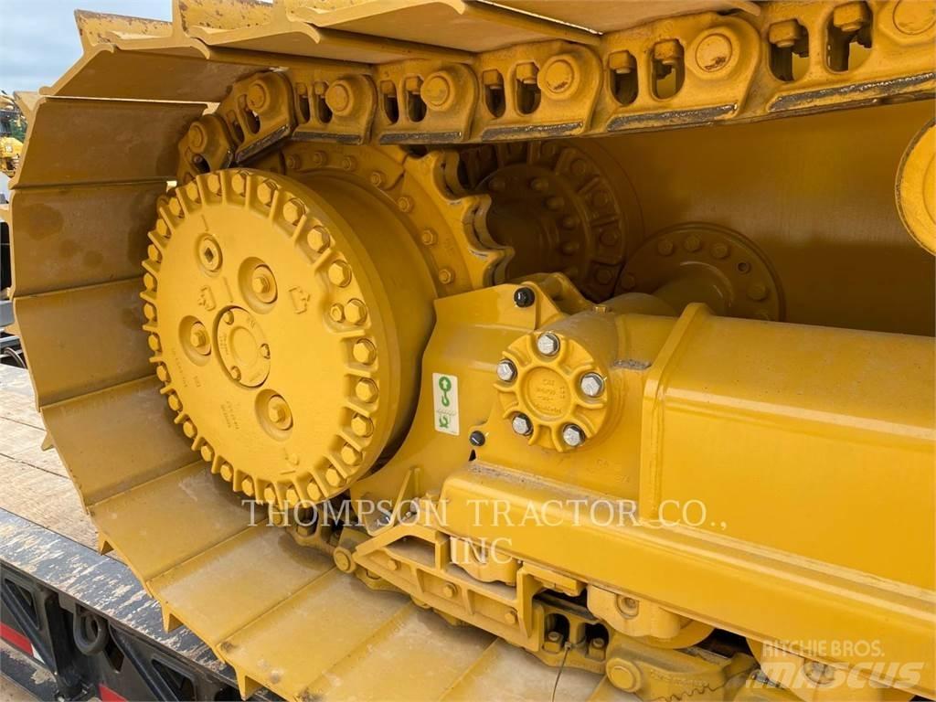 CAT D4 بلدوزرات مجنزرة