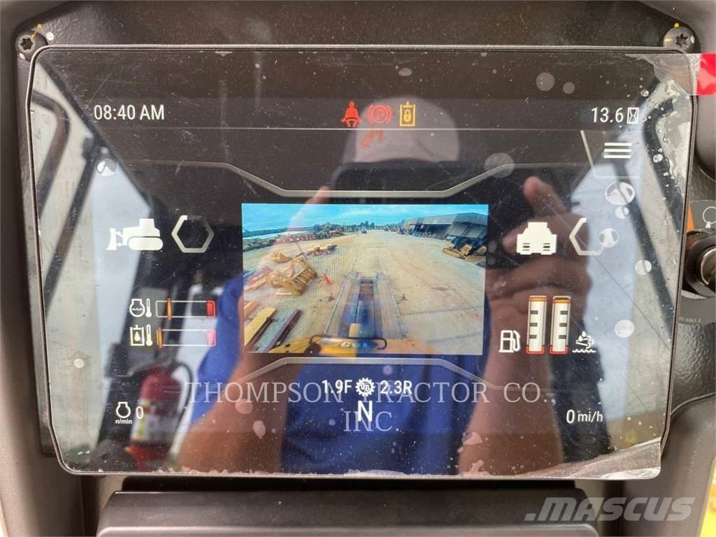 CAT D4 بلدوزرات مجنزرة