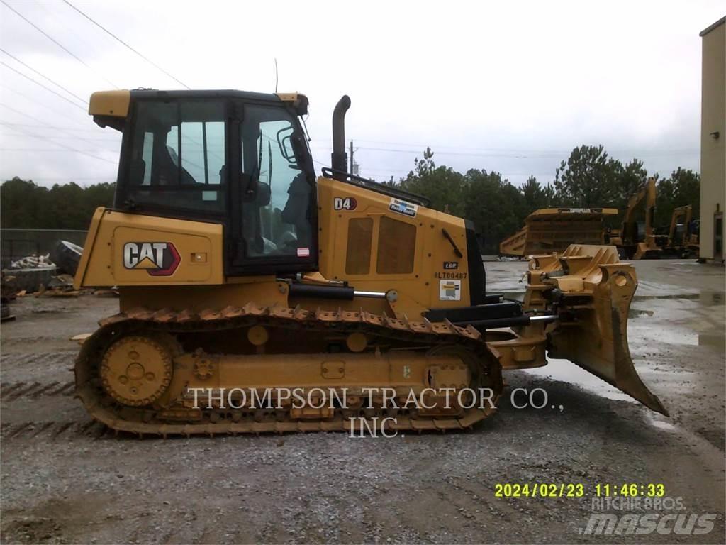 CAT D4 بلدوزرات مجنزرة