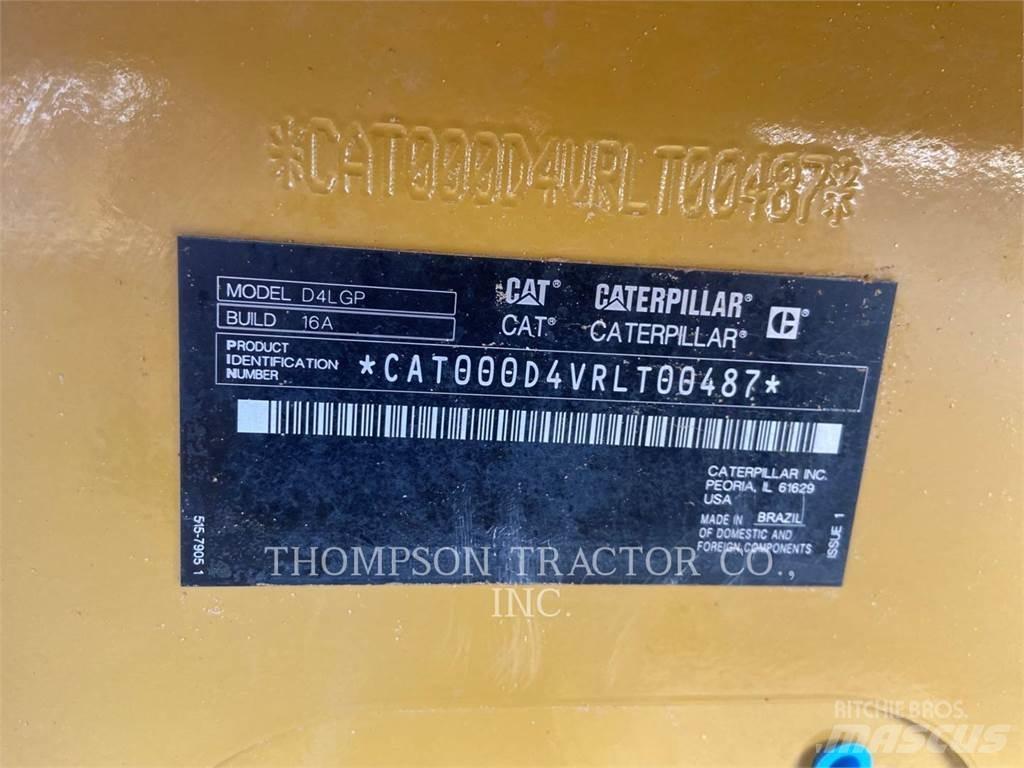 CAT D4 بلدوزرات مجنزرة