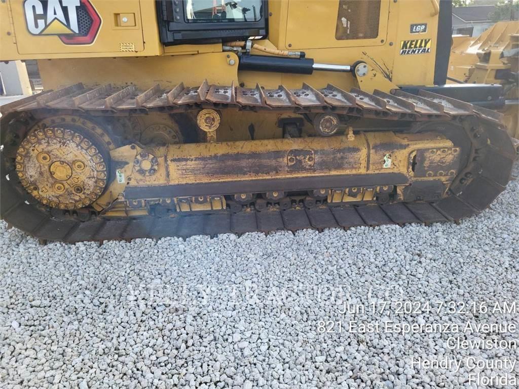 CAT D4 بلدوزرات مجنزرة