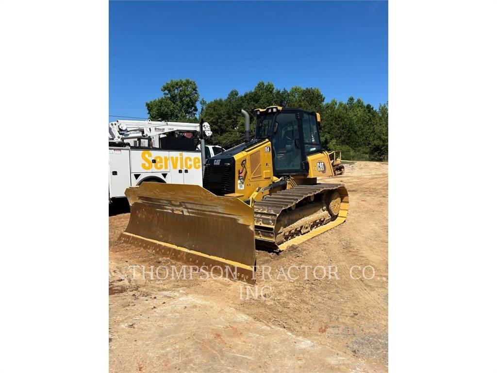 CAT D4 بلدوزرات مجنزرة