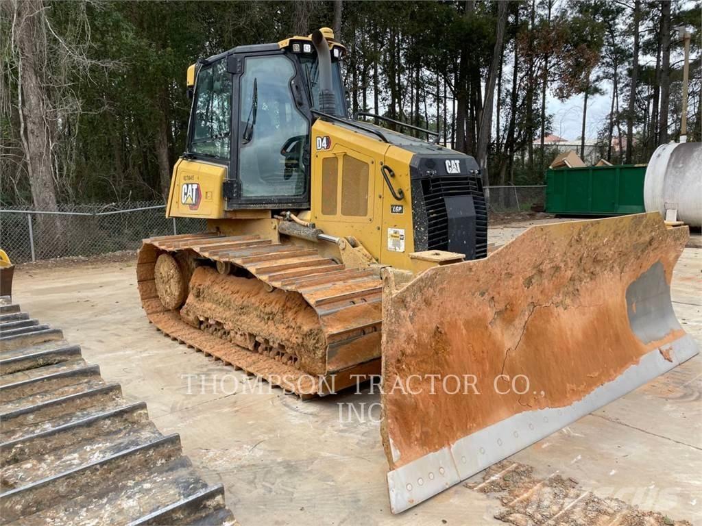 CAT D4 بلدوزرات مجنزرة