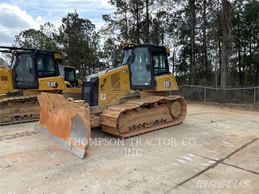 CAT D4 بلدوزرات مجنزرة