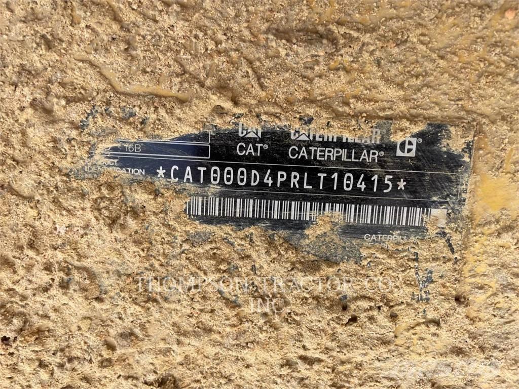 CAT D4 بلدوزرات مجنزرة
