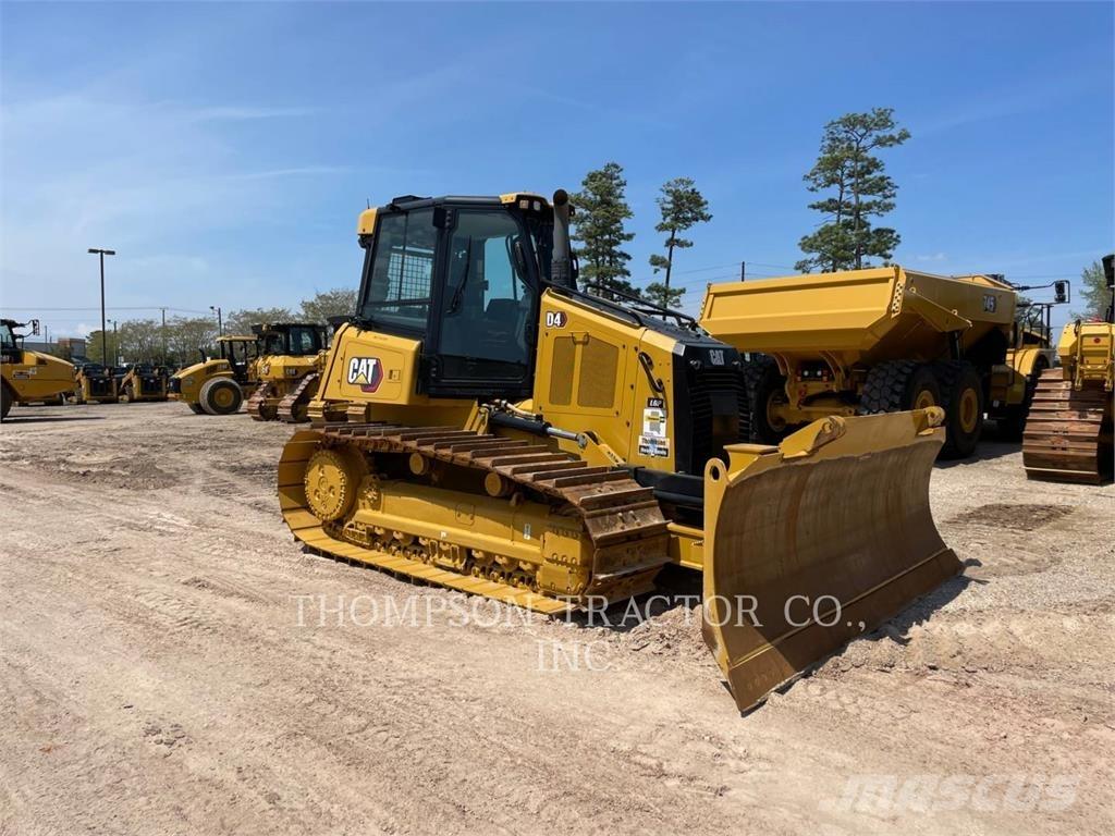CAT D4 بلدوزرات مجنزرة