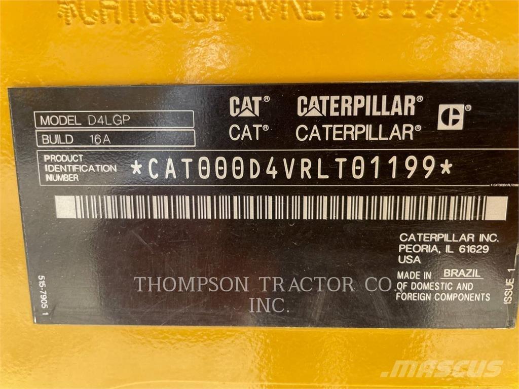 CAT D4 بلدوزرات مجنزرة