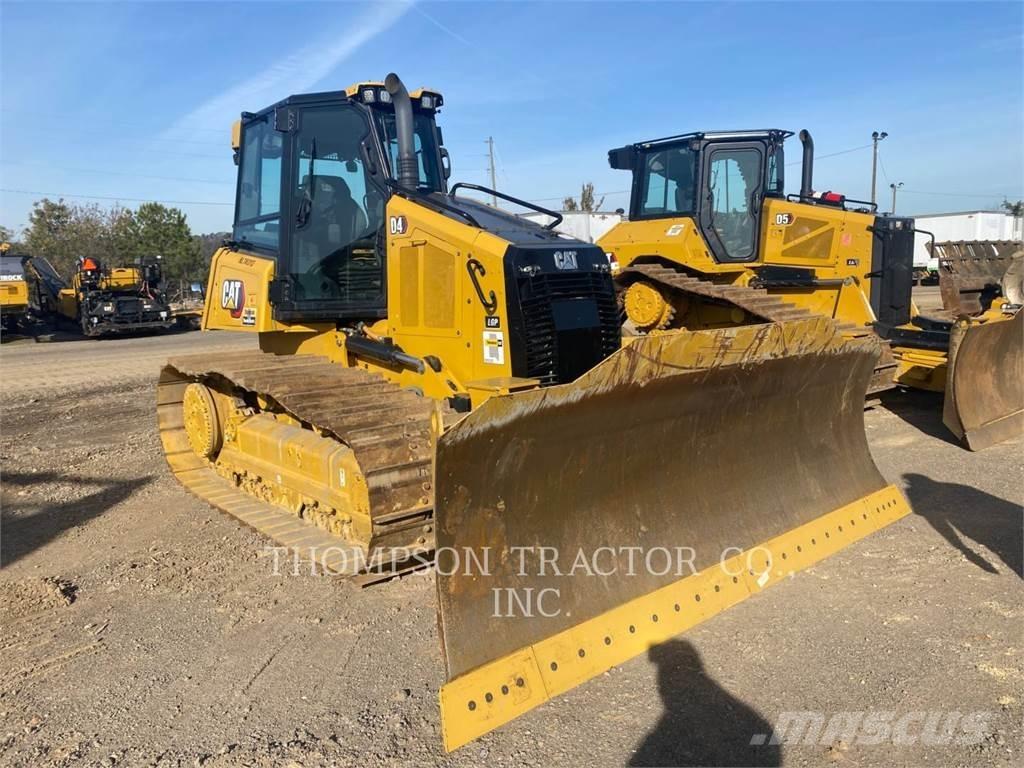 CAT D4 بلدوزرات مجنزرة
